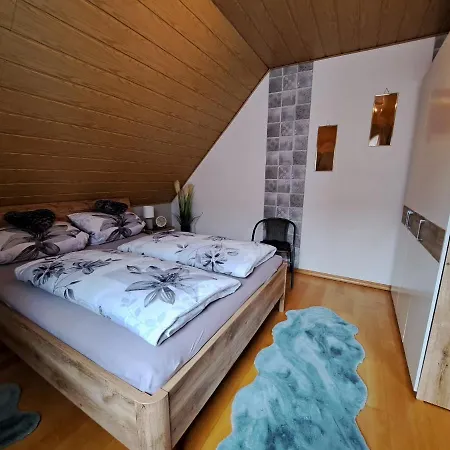 Ferienwohnung Sonja Mit Garten Und Freisitz Steinwiesen Exterior photo